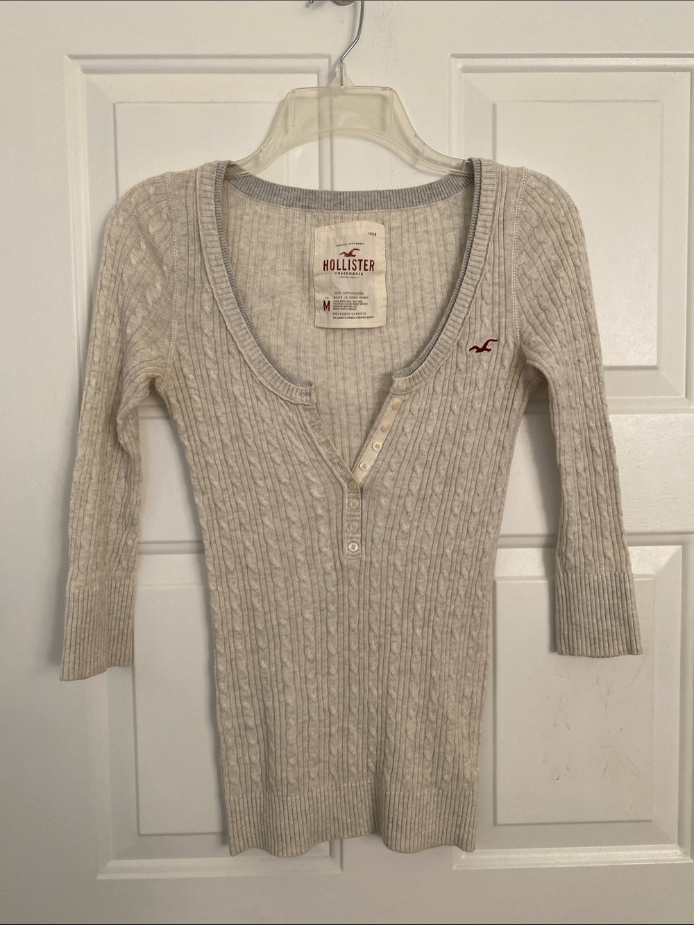 Hollister Teenage Cable Knit V-Neck lightweight sweater with Maroon Logo